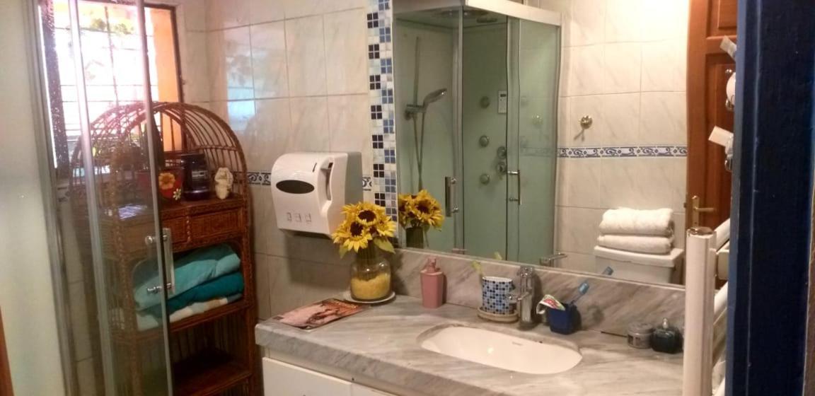 Hostal La Casa Del Puente Сантьяго Экстерьер фото
